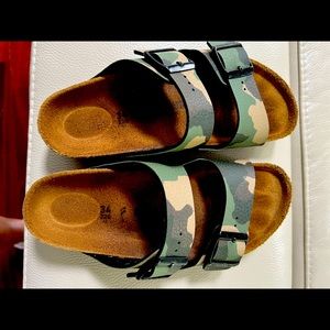 Girls camouflage sandal